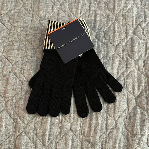 New with tag FRENCH CONNECTION GLOVES Black with Cream Stripes - Picture 1 of 5